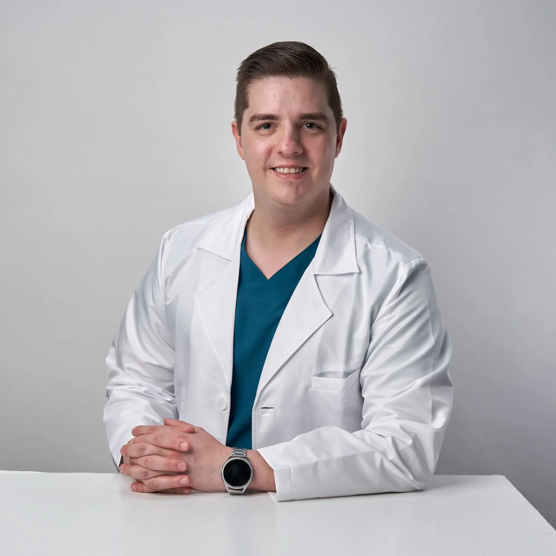 Dr. Gustavo Garza, dermatólogo certificado